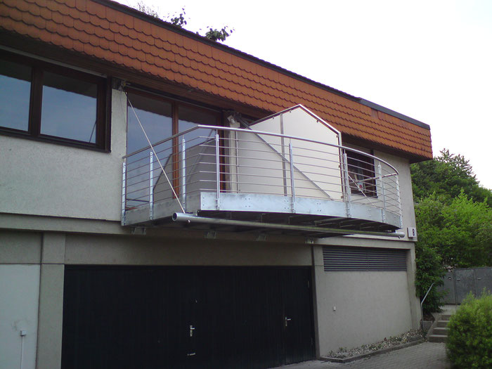 Balkon mit Drahtseil-Füllung