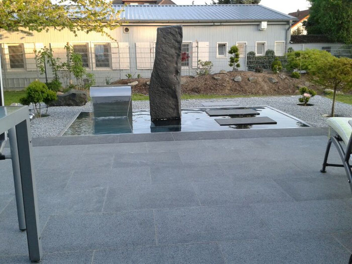 Wasserspiel-Anlage mit Edelstahl