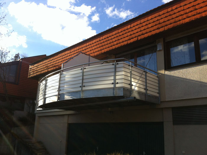 Balkon mit Glas-Windschutz