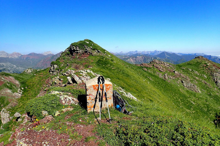 De la borne frontière, le Monte Astùn est très proche.