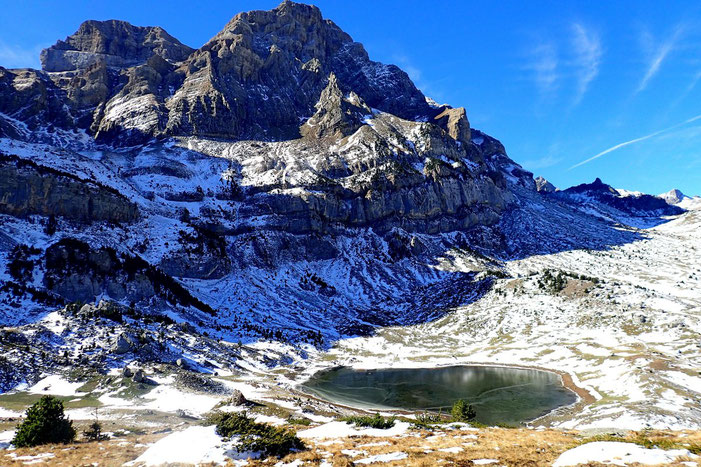 Du sommet, vue sur le lac et la Peña Telera.