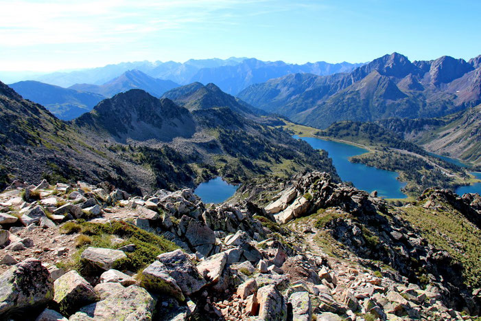 Vue sur les lacs de la Réserve Naturelle de Néouvielle.