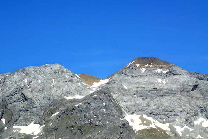 Au centre, la brêche qui permet d'accéder au Pico Tendeñera.