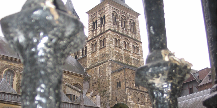 Sint-Jans-kerk-bel-klok-Maastricht-Nederland