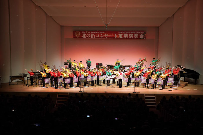 青森山田中学高等学校吹奏楽部集合写真