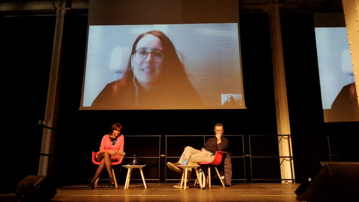 En pantalla: Blanca Busquets. D'esquerra a dreta: Montserrat Franquesa i Pau Vidal
