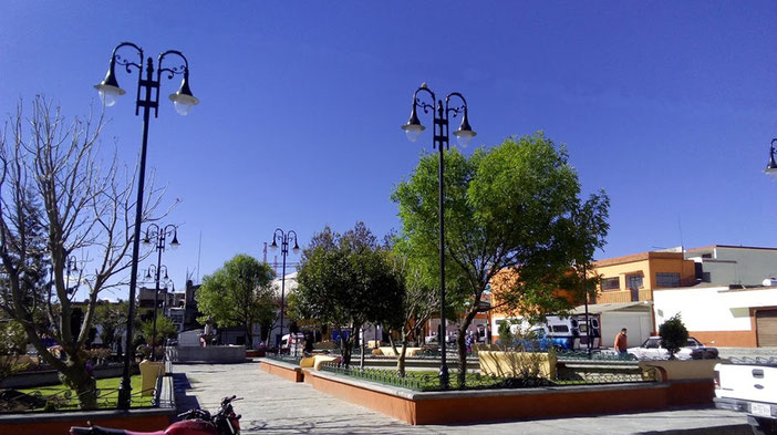 alumbrado con postes onamentales en pueblo mágico.