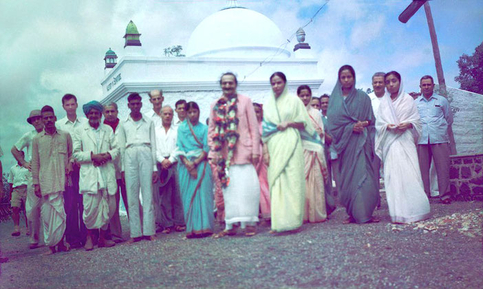 MSI Collection ; 1954, India - Meherjee is standing on the far right