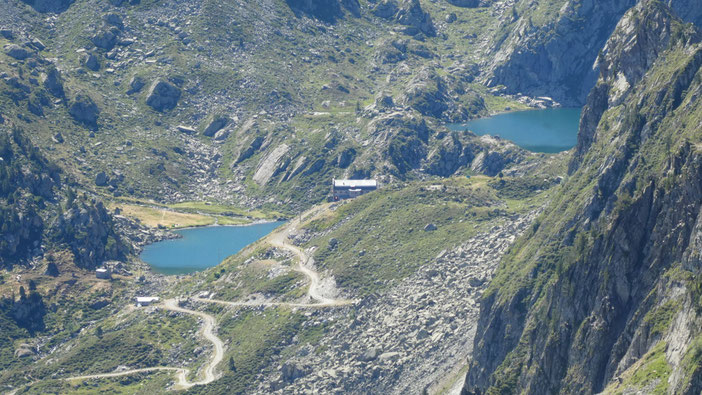 le refuge de la Glère depuis le pic d'Ayré