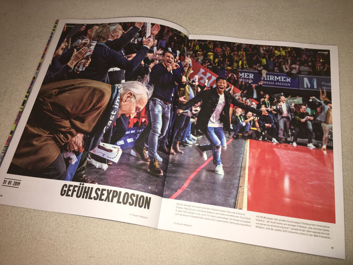 Das besagte Bild als Two-page-spread vorne im FCB Mitgliedermagazin.