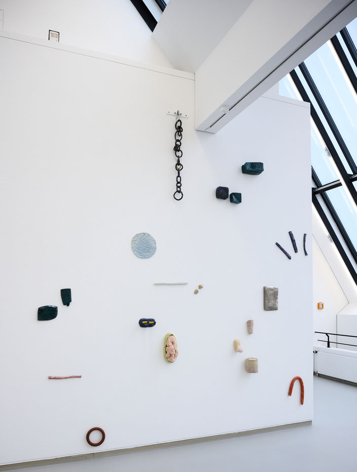 Maybe Vielleicht , Ton, Porzellan, Wolle  Foto: © Helge Articus