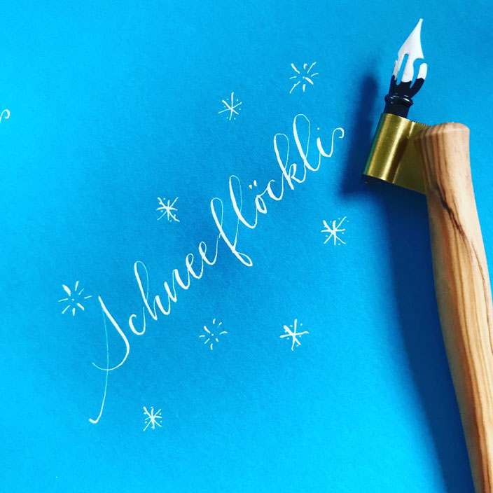 Kalligraphie: Schneeflöckli (Lettering für die Letter Lovers von ally_scribbles)