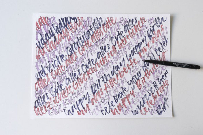 Happy Birthday - gestalte eine lockere Geburtstagskarte mit einem Brushpen und einem Fineliner