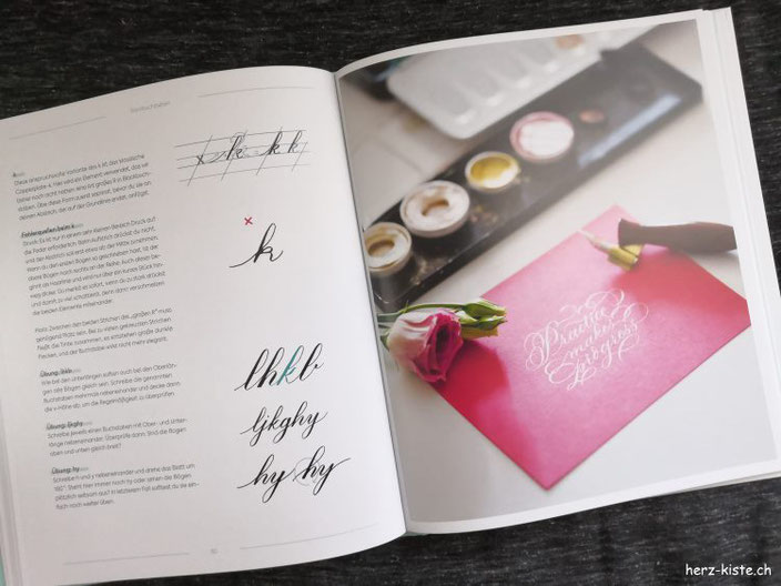 Blick ins Buch: Moderne Kalligrafie von A bis Z - Beispielseite mit Buchstaben und einem Kalligrafie Beispiel
