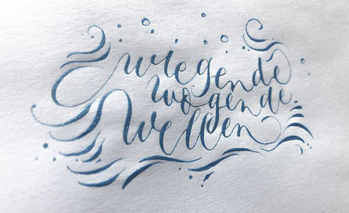 Kalligraphie Anleitung für ein Wellenbild mit einem Bounce Lettering Effekt