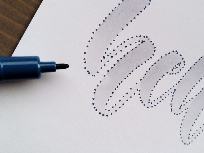 Anleitung für ein Punkte Lettering - Schritt 2: Umrisse des Wortes nach punkten