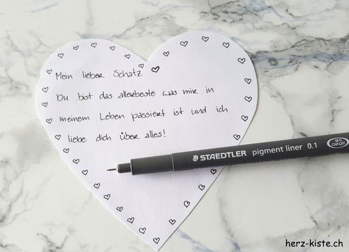 Geschenk zum Valentinstag Bild mit Briefumschlägen aus Herzen Herz
