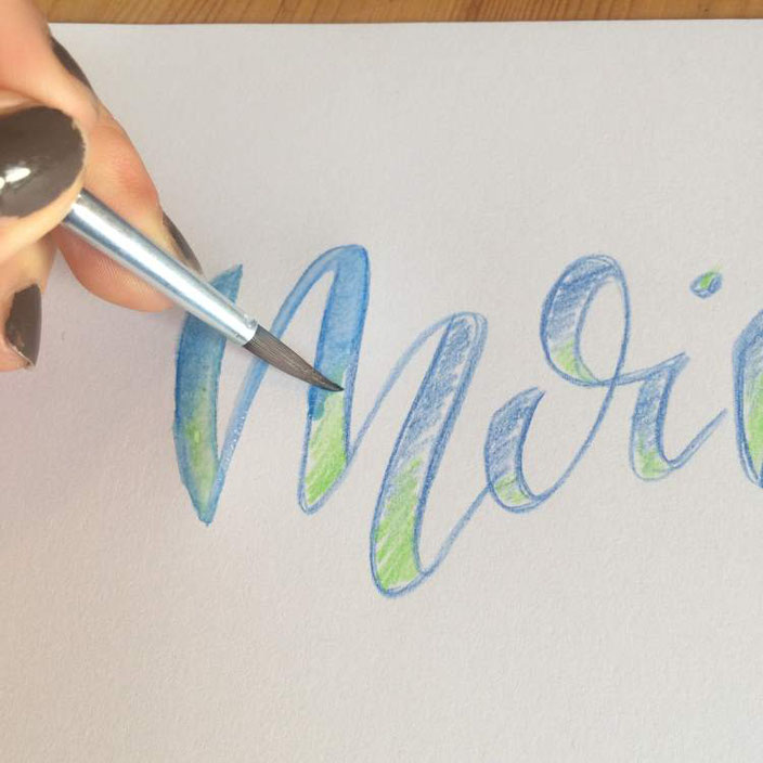 Handlettering Anleitung: aquarellierbare Buntstifte für ein Faux Calligraphy Bild