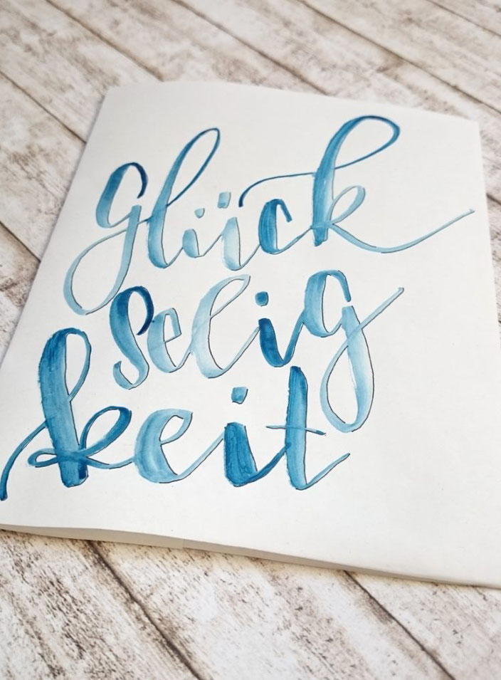 Handlettering Glückseligkeit - Lettering von vanessa_sternenwind bei den Letter Lovers