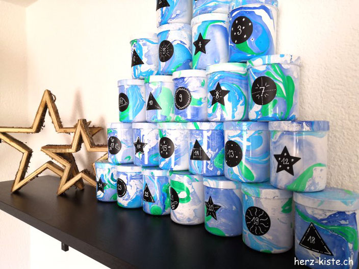 Dosen marmorieren für einen DIY Adventskalender