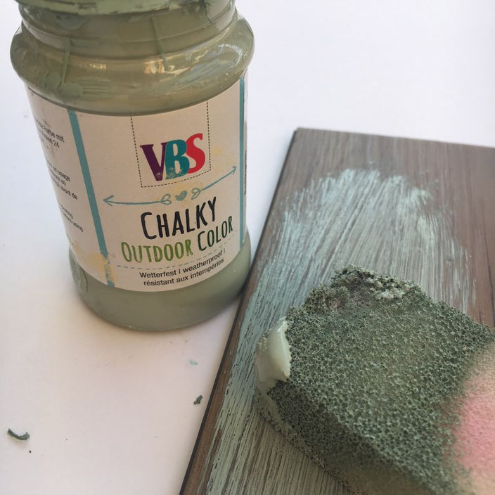 Anleitung: Lettering Schild aus Vinylbodenplatten - Farbe grundieren