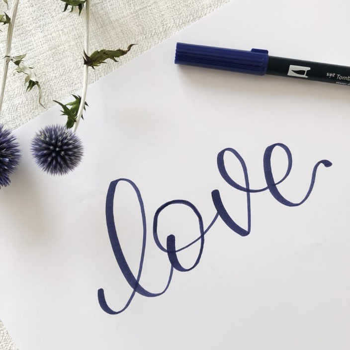 love - Handlettering Anleitung für ein Negativlettering (Schritt 1)