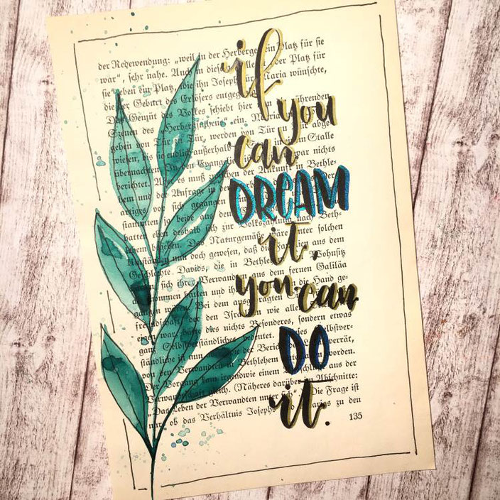 Handlettering auf einer alten Buchseite: If you can dream it, you can do it. (madi_yellow_freak bei den Letter Lovers)