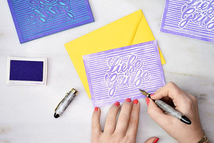 einfache DIY Anleitung: So machst du deinen eigenen Stempel mit Linolschnitt mit deinem Handlettering - liebe Grüsse