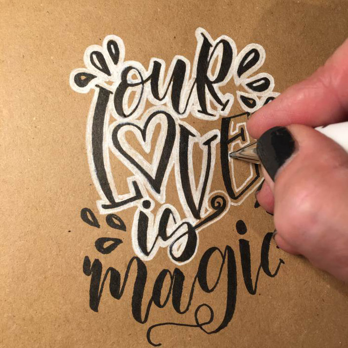 Anleitung für ein effektvolles schwarz-weiss Lettering: Fläche weiss ausmalen