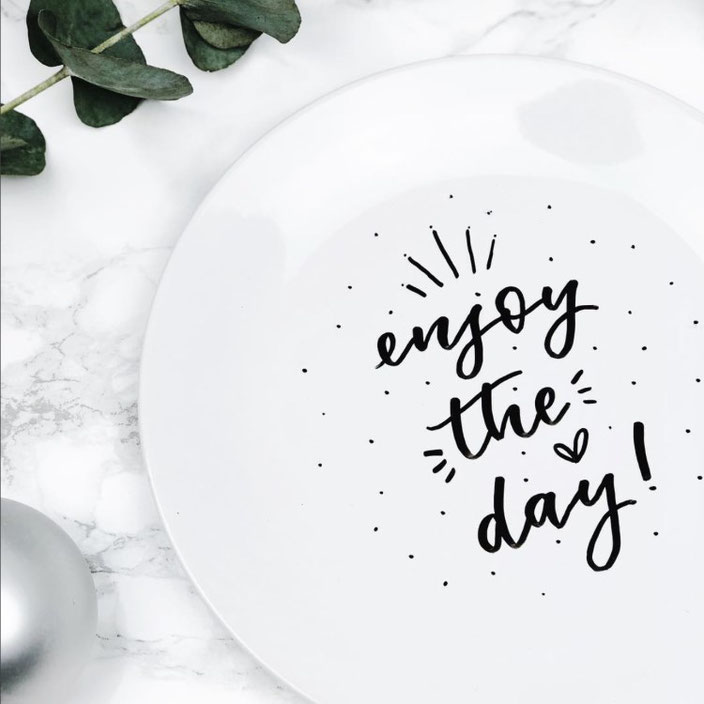 Handlettering: enjoy the day (Lettering von herrletter für die Letter Lovers)