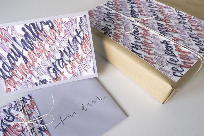 DIY Anleitung: Gestaltung eines Geschenksets mit Handlettering - so einfach machst du ein einem Zug eine Karte und eine Dekoration für dein Geschenk