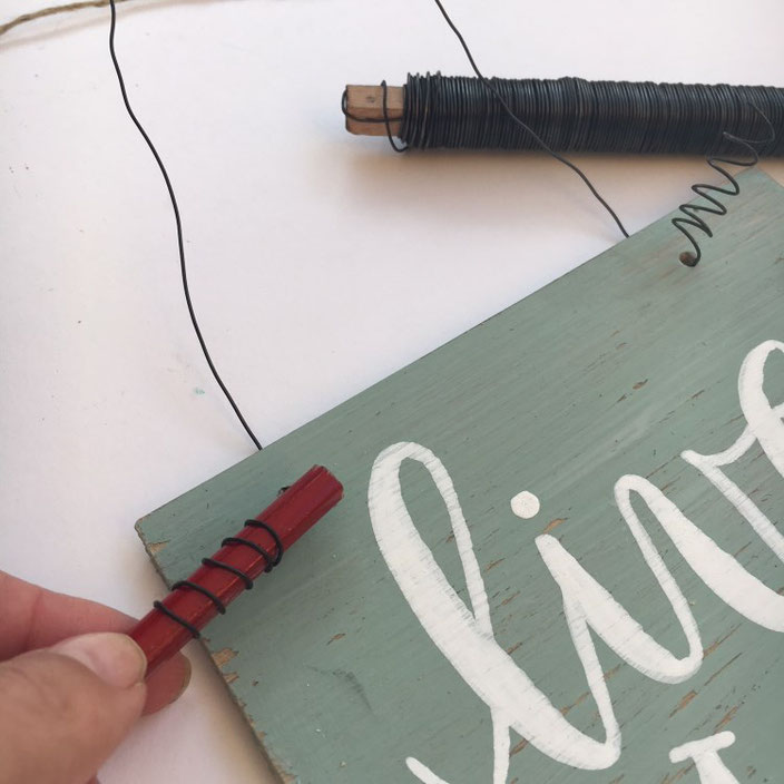 DIY Lettering Schild aus Vinylbodenplatten: Die Halterung