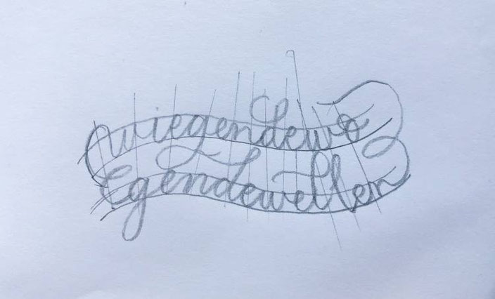 Anleitung: gestalte mit Lettering oder Kalligraphie ein Wellenbild. Schritt 6: Buchstaben vorzeichnen