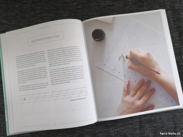 Blick ins Buch: moderne Kalligrafie von a bis z - Das Papier richtig Einrichten als Beispielseite
