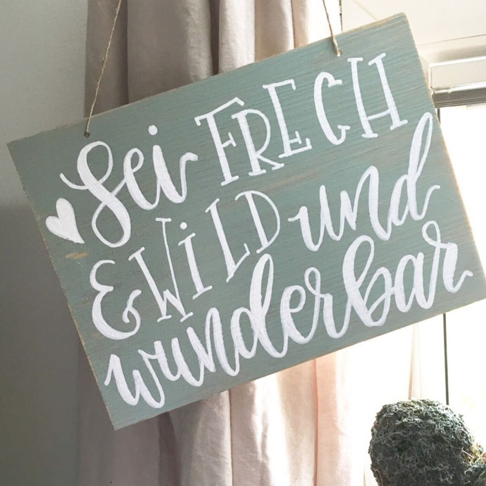 Lettering: Sei frech und wild und wunderbar - Anleitung für ein gelettertes Schild aus Vinylbodenplatten von sonja.theresia für die Letter Lovers