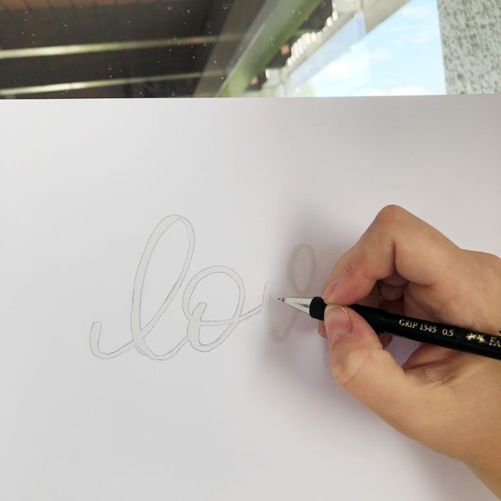 love - Lettering Schriftzug am Fenster abpausen