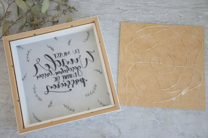 Tutorial für eine selbstgemachte DIY Lightbox aus einem Bilderrahmen und einer Lichterkette