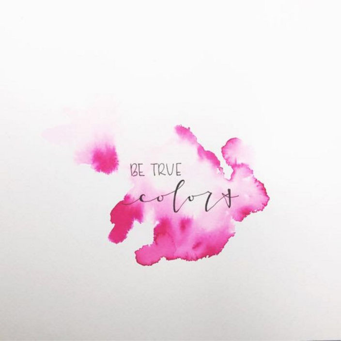 Handlettering mit watercolor Hintergrund: be true colors (Lettering von letter_fee für die Letter Lovers)