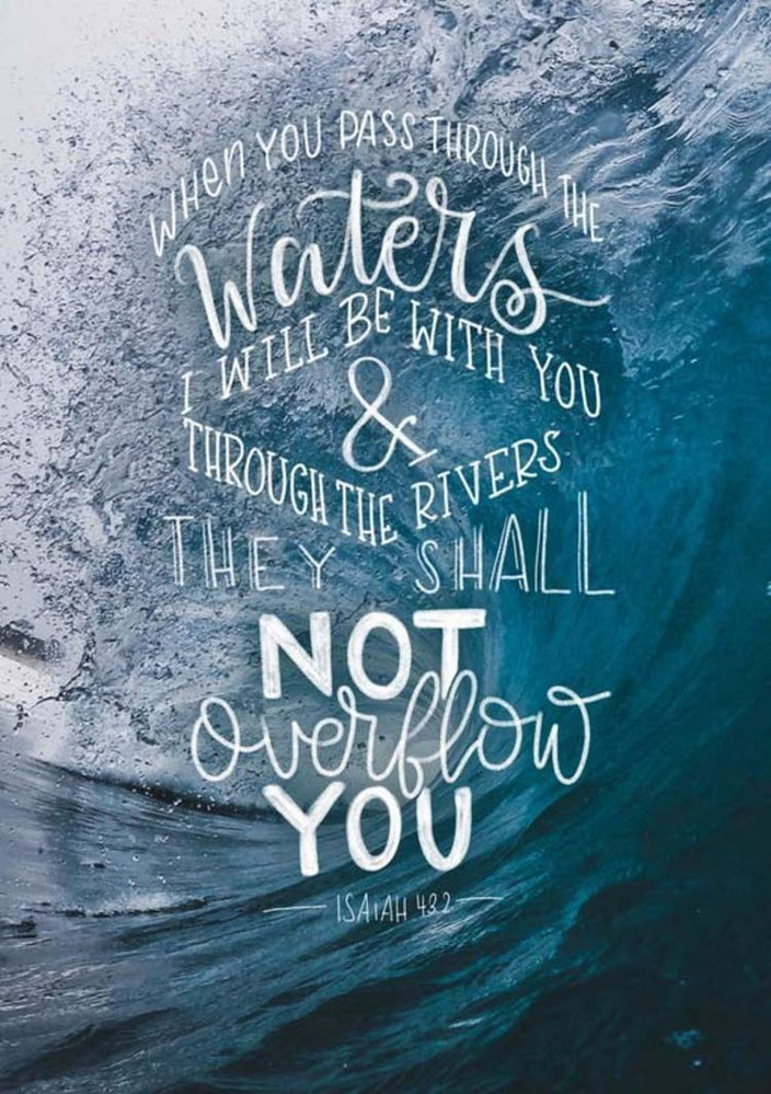 Handlettering auf einer Wasserwelle: When you pass through the waters i will be with you - Bibelvers gelettert von samiraheimberg bei den Letter Lovers