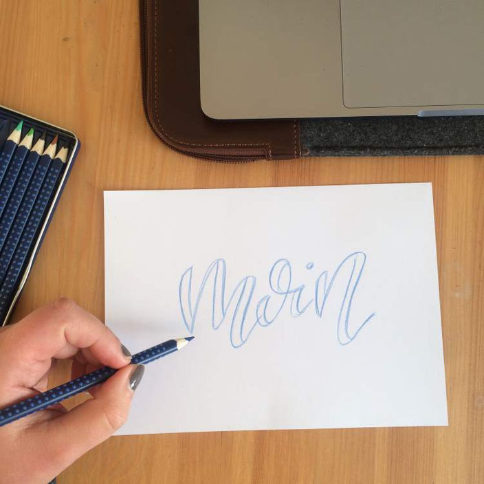 Anleitung für Faux Calligraphy mit aquarellierbaren Buntstiften - Schritt 2: falsche Brushlinie ansetzen