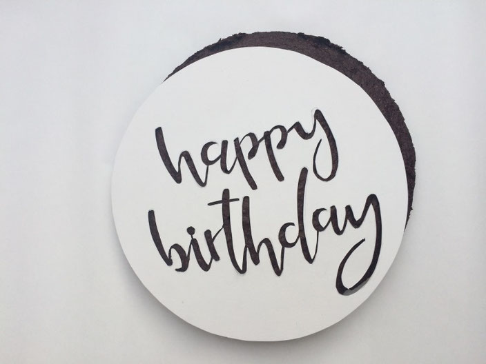Anleitung für einen personalisierten Geburtstagskuchen mit Handlettering