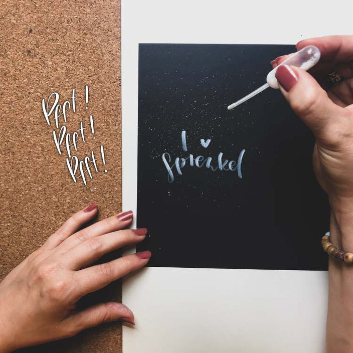 so einfach kannst du ultrafeine Sprenkel über dein Lettering spritzen - Anleitung für deinen WOW-Effekt