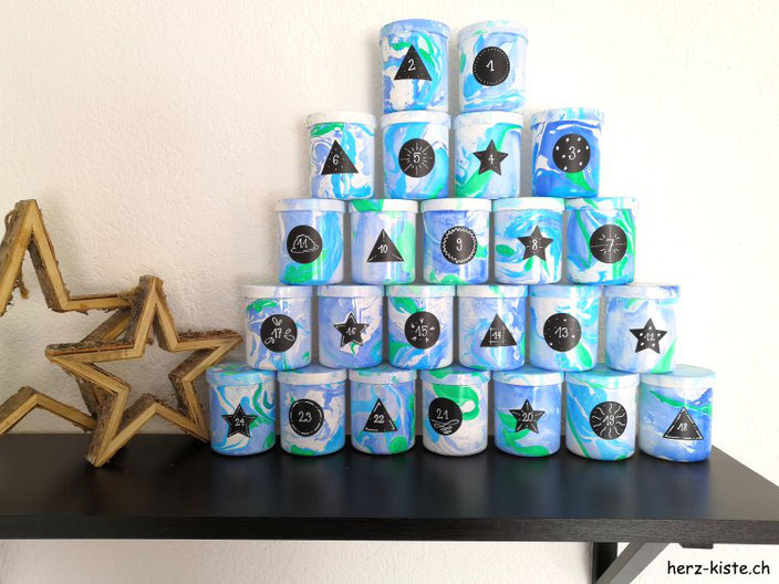 DIY Adventskalender aus marmorierten Dosen - einfach aber wirkungsvoll selber machen