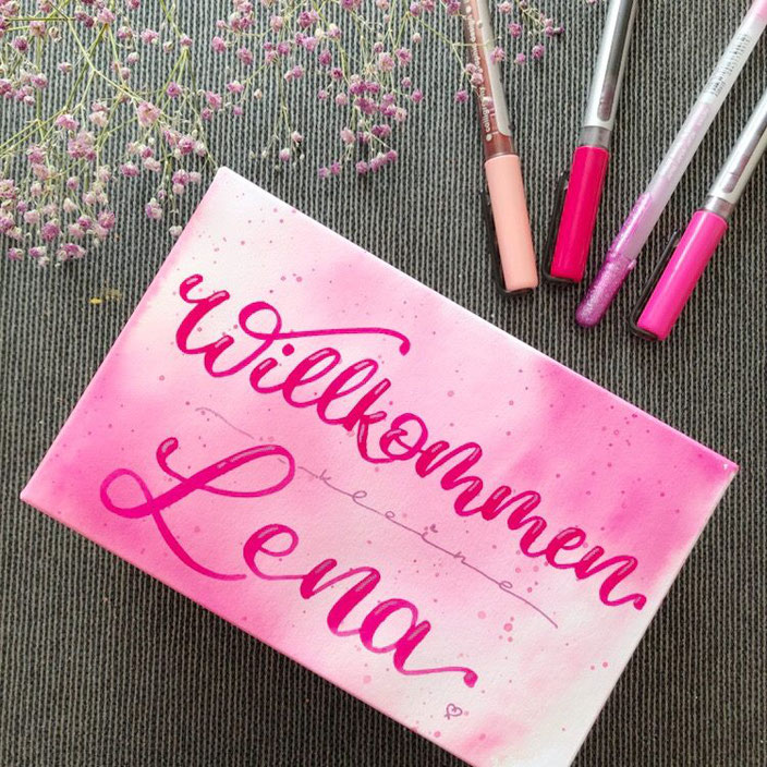 Handlettering zur Geburt: Willkommen kleine Lena