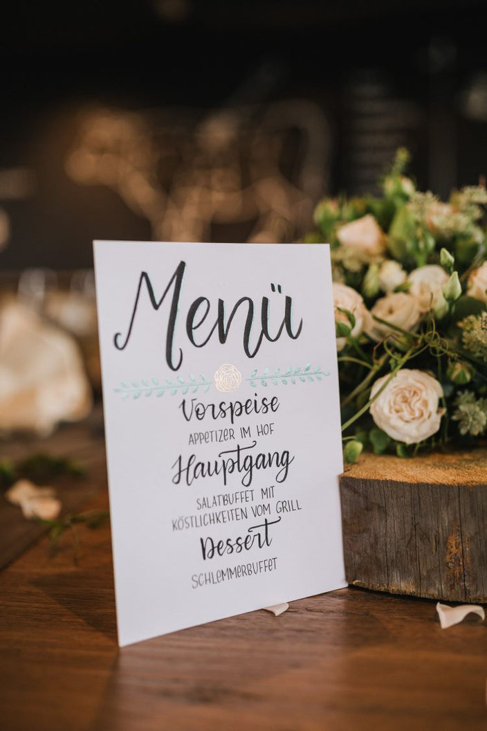 Menu Karte gelettert für eine Hochzeit - Foto von Rebecca Krebs Photography