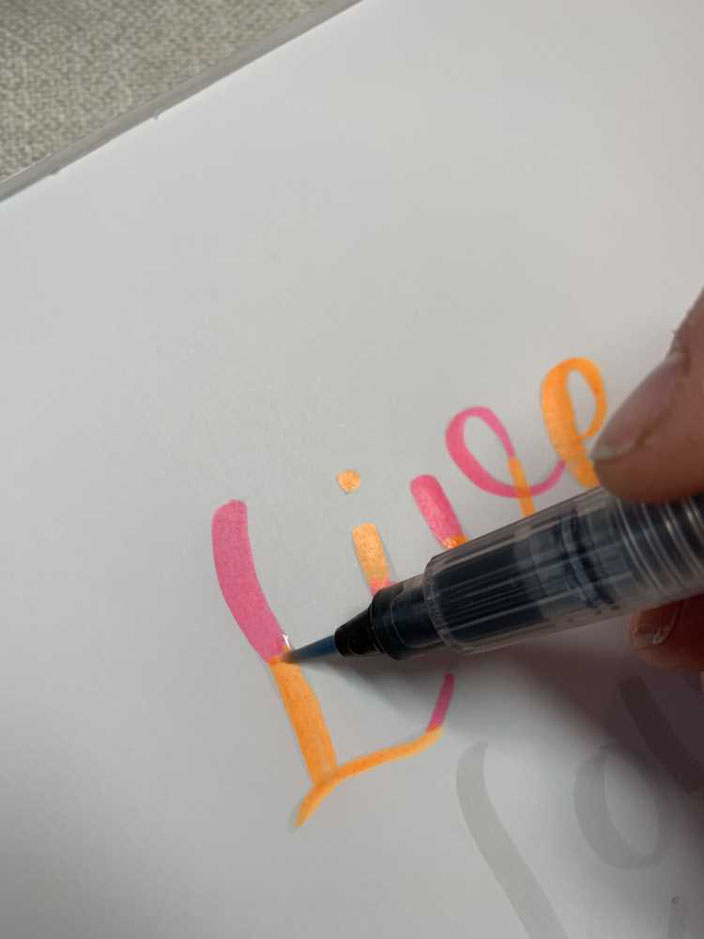 Lettering Anleitung für ein Blending mit neon-Farben - mit einem Wassertankpinsel verblenden