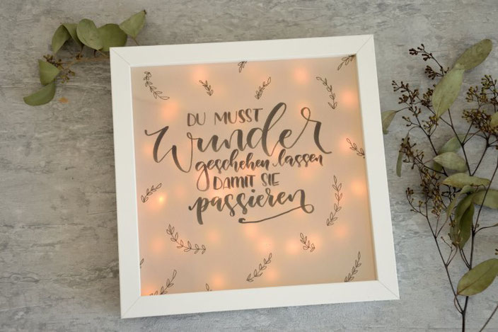 DIY Anleitung: Wie du ganz einfach selber eine Lightbox bauen kannst mit einem Handlettering