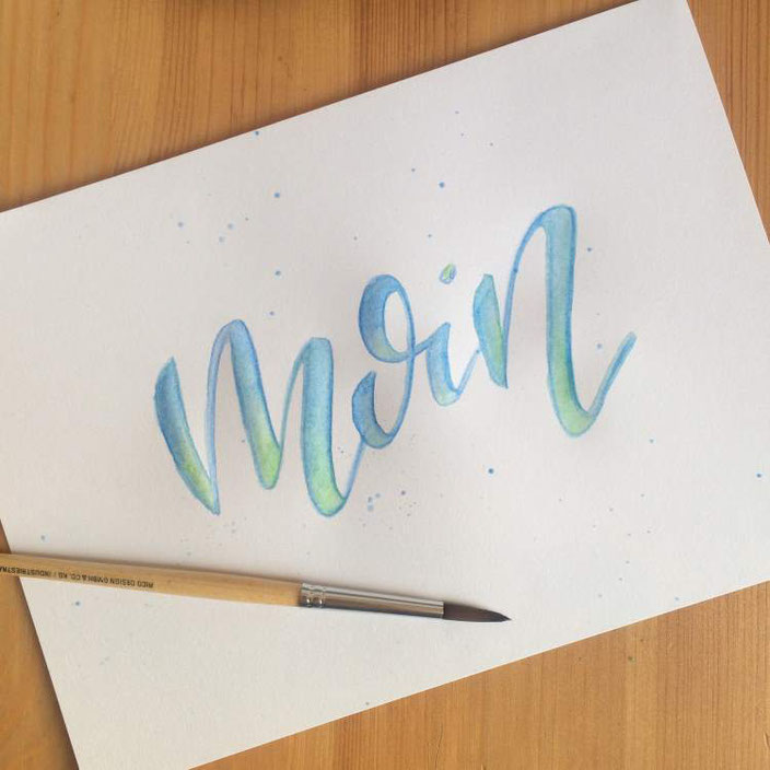 Handlettering Anleitung: Wie du ganz einfach mit aquarellierbaren Buntstiften ein mehrfarbiges Lettering gestaltest