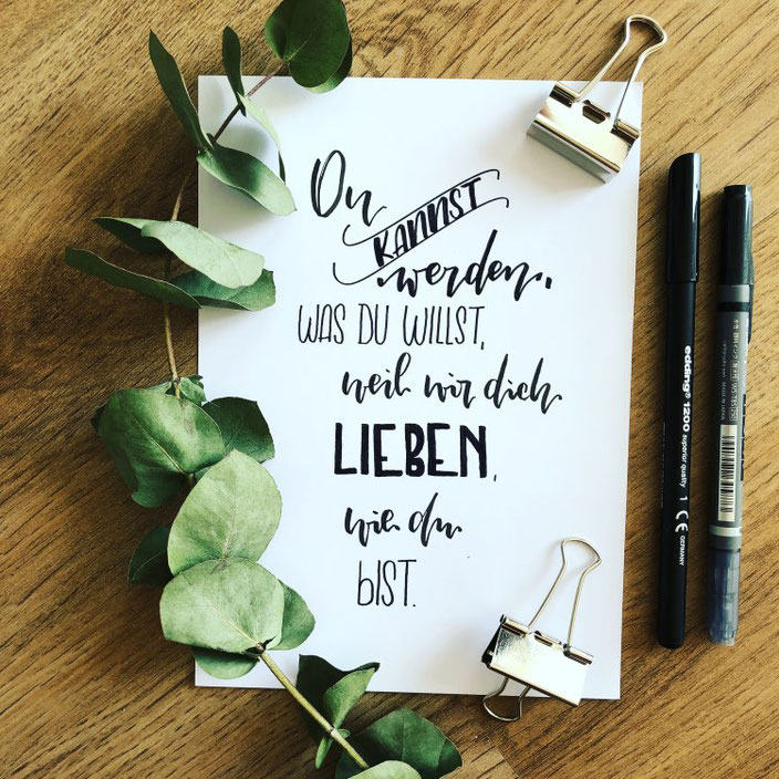 Handlettering: Du kannst werden, was du willst, weil wir dich lieben wie du bist. (Lettering von stefanie.teubner für die Letter Lovers)