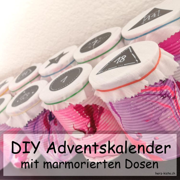 DIY Adventskalender aus marmorierten Dosen - Upcycling Adventskalender mit Blechdosen, welche mit Nagellack marmoriert wurden.